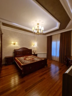 Satılır ev/villa 7 otaqlı 330 m², İnşaatçılar m.-23