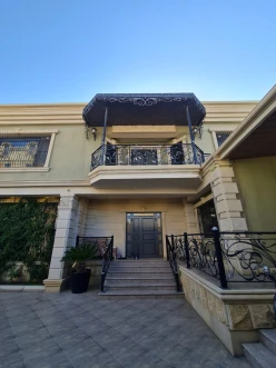 Satılır ev/villa 7 otaqlı 330 m², İnşaatçılar m.-24