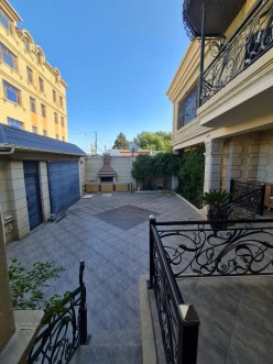 Satılır ev/villa 7 otaqlı 330 m², İnşaatçılar m.-28