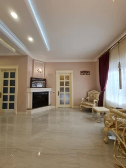 Satılır ev/villa 7 otaqlı 330 m², İnşaatçılar m.-12