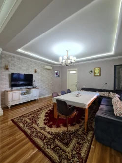 Satılır ev/villa 7 otaqlı 330 m², İnşaatçılar m.-13
