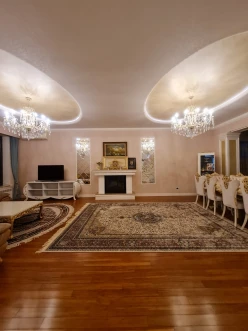 Satılır ev/villa 7 otaqlı 330 m², İnşaatçılar m.