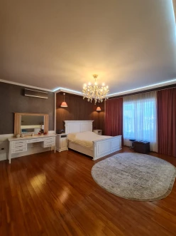 Satılır ev/villa 7 otaqlı 330 m², İnşaatçılar m.-22