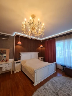 Satılır ev/villa 7 otaqlı 330 m², İnşaatçılar m.-15