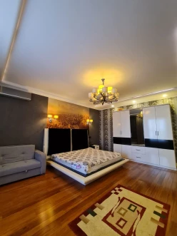 Satılır ev/villa 7 otaqlı 330 m², İnşaatçılar m.-31