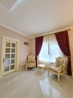 Satılır ev/villa 7 otaqlı 330 m², İnşaatçılar m.-8