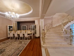 Satılır ev/villa 7 otaqlı 330 m², İnşaatçılar m.-3