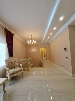 Satılır ev/villa 7 otaqlı 330 m², İnşaatçılar m.-27