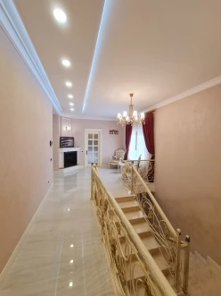 Satılır ev/villa 7 otaqlı 330 m², İnşaatçılar m.-33