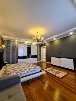 Satılır ev/villa 7 otaqlı 330 m², İnşaatçılar m.-26