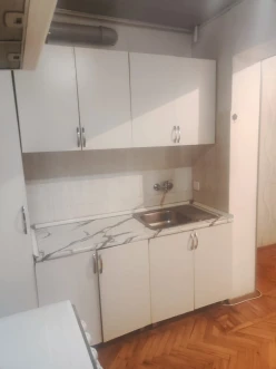 İcarə yeni tikili 3 otaqlı 80 m², İnşaatçılar m.-17