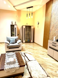 İcarə yeni tikili 3 otaqlı 130 m², 28 May m. İcarə yeni tikili 3 otaqlı 130 m², 28 May m.