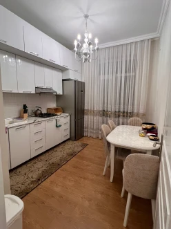 İcarə yeni tikili 3 otaqlı 85 m², İnşaatçılar m.-17