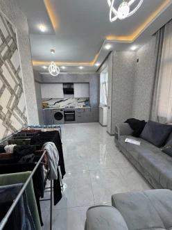 Satılır yeni tikili 2 otaqlı 60 m², İnşaatçılar m.-10