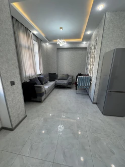 Satılır yeni tikili 2 otaqlı 60 m², İnşaatçılar m.-5