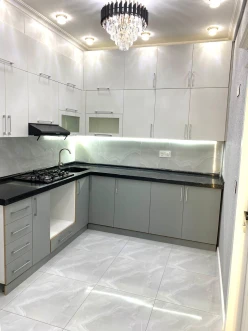 Satılır yeni tikili 2 otaqlı 60 m², İnşaatçılar m.-17