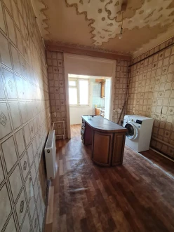Satılır köhnə tikili 2 otaqlı 60 m²,  Bakıxanov-6