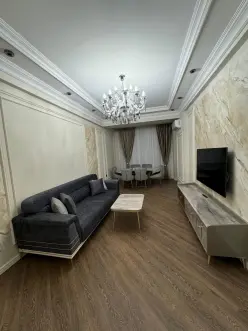 İcarə yeni tikili 2 otaqlı 67 m²,  8 Noyabr m.-2
