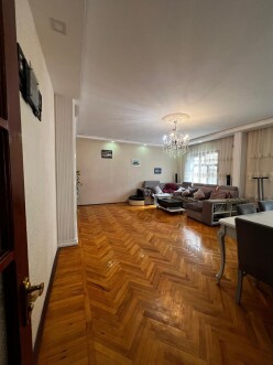 Satılır köhnə tikili 5 otaqlı 130 m²,  İnşaatçılar m.-6