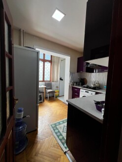 Satılır köhnə tikili 5 otaqlı 130 m²,  İnşaatçılar m.-5