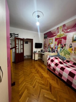 Satılır köhnə tikili 5 otaqlı 130 m²,  İnşaatçılar m.-7
