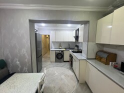 Satılır köhnə tikili 4 otaqlı 100 m²,  İnşaatçılar m.-5
