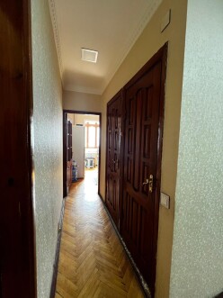 Satılır köhnə tikili 5 otaqlı 130 m²,  İnşaatçılar m.-12