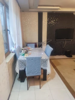 Satılır köhnə tikili 2 otaqlı 60 m²,  Memar Əcəmi m.-5