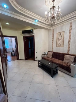 Satılır yeni tikili 2 otaqlı 77 m², İnşaatçılar m.-4