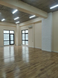 İcarə ofis 2 otaqlı 100 m², 28 May m.-4