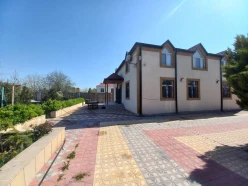 İcarə ev/villa 6 otaqlı 250 m², Şağan q.