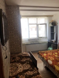 Satılır köhnə tikili 2 otaqlı 45 m², Azadlıq prospekti m.-7