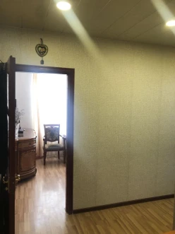 Satılır köhnə tikili 2 otaqlı 45 m², Azadlıq prospekti m.-5