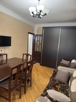 İcarə köhnə tikili 2 otaqlı 60 m²,  İnşaatçılar m.-5