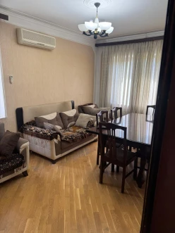 İcarə köhnə tikili 2 otaqlı 60 m²,  İnşaatçılar m.-7