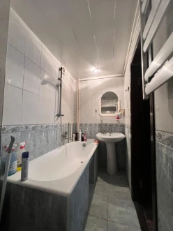 Satılır köhnə tikili 2 otaqlı 60 m²,  İnşaatçılar m.-5