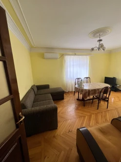 Satılır köhnə tikili 2 otaqlı 60 m²,  İnşaatçılar m.