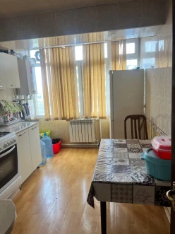 Satılır köhnə tikili 2 otaqlı 60 m²,  İnşaatçılar m.-4