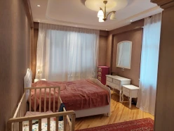 Satılır yeni tikili 4 otaqlı 148 m², İnşaatçılar m.-6