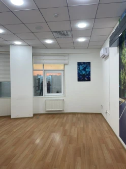 İcarə ofis 5 otaqlı 235 m²,  28 May m.-4