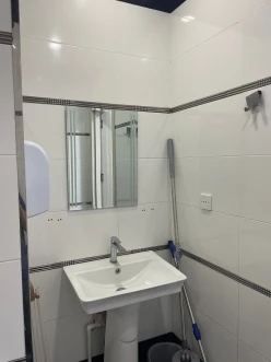 İcarə ofis 5 otaqlı 235 m²,  28 May m.-12