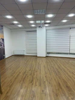 İcarə ofis 5 otaqlı 235 m²,  28 May m.-2