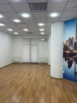 İcarə ofis 5 otaqlı 235 m²,  28 May m.-3