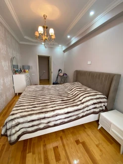 Satılır yeni tikili 4 otaqlı 118 m², İnşaatçılar m.-4