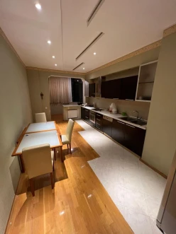 İcarə yeni tikili 4 otaqlı 210 m², Gənclik m.-12