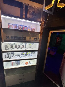 Satılır obyekt 85 m²,  Neftçilər m.-2