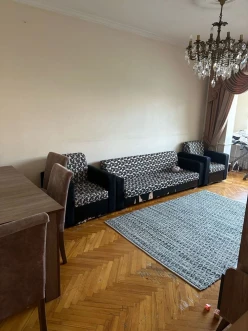 Satılır köhnə tikili 3 otaqlı 80 m², Azadlıq prospekti m.-3