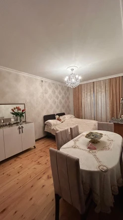 Satılır köhnə tikili 4 otaqlı 110 m²,  Qaraçuxur-7