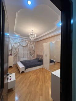 Satılır yeni tikili 4 otaqlı 140 m²,  İnşaatçılar m.-5