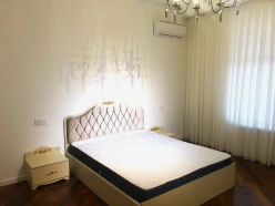 İcarə yeni tikili 4 otaqlı 180 m², Ağ şəhər q.-6